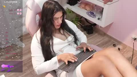 Snapshot of luz_celeste_ chatting on 04.19.26 Luz online show from 04.19.26