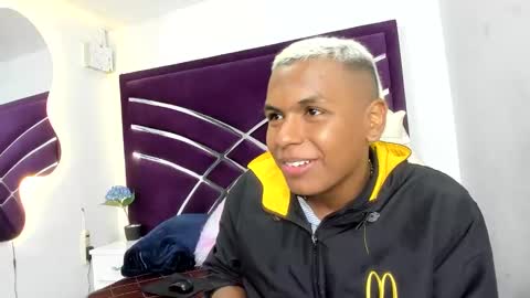 Snapshot of lxxs2k5 chatting on 12.25.24 lxxs2k5 online show from 12.25.24