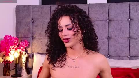 Snapshot of lyadumont chatting on 04.10.26 LYA online show from 04.10.26