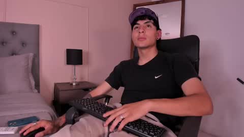 Lyan online show from 09.20.25