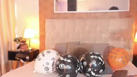 Lyan online show from 10.31.25