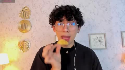 Snapshot of lyan_twink chatting on 05.30.26 Lyan online show from 05.30.26