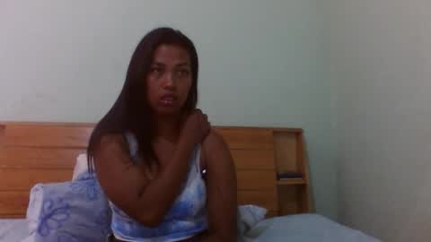 Snapshot of lycia01 chatting on 04.23.26 lycia01 online show from 04.23.26