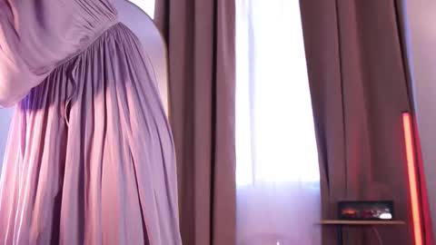 Lyhana Lee online show from 12.20.25