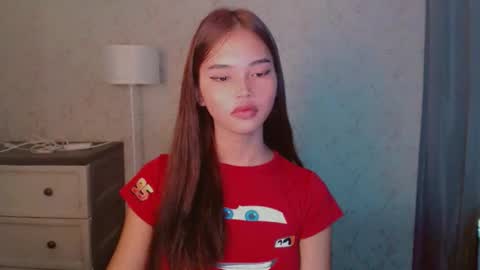Snapshot of lykaloops chatting on 05.20.26 LYKA LOOPS online show from 05.20.26