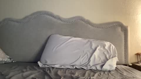 Olivia online show from 01.11.25