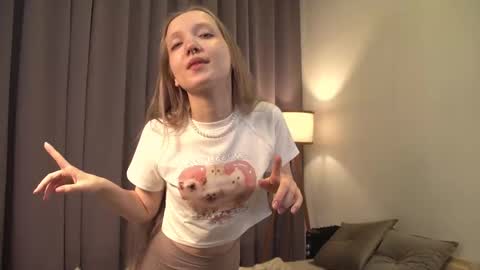 Snapshot of lyly_bambi chatting on 12.03.24 Lyly bambi online show from 12.03.24