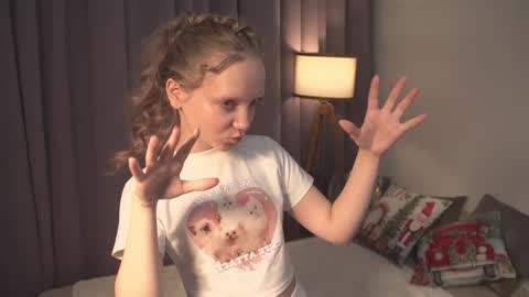 Snapshot of lyly_bambi chatting on 12.08.24 Lyly bambi online show from 12.08.24