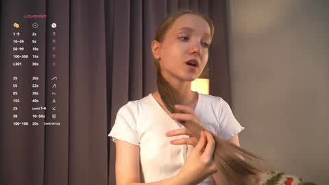 Snapshot of lyly_bambi chatting on 12.18.24 Lyly bambi online show from 12.18.24