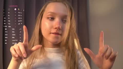 Snapshot of lyly_bambi chatting on 12.19.24 Lyly bambi online show from 12.19.24