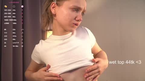 Snapshot of lyly_bambi chatting on 12.30.24 Lyly bambi online show from 12.30.24