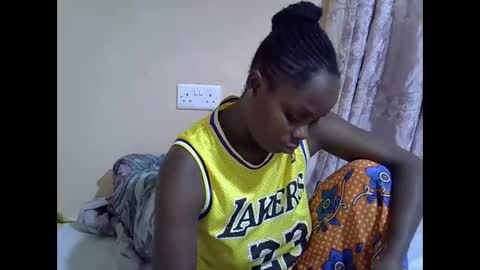Snapshot of lyn_anna chatting on 10.22.25 lyn_anna online show from 10.22.25