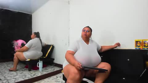 Snapshot of lynn_and_esteban chatting on 07.17.26 Lynn jonnes online show from 07.17.26