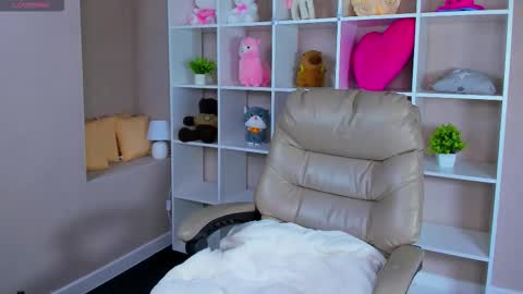 Snapshot of lynn_martin chatting on 09.25.25 Lynn online show from 09.25.25