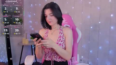 Snapshot of lynn_martin chatting on 10.13.25 Lynn online show from 10.13.25