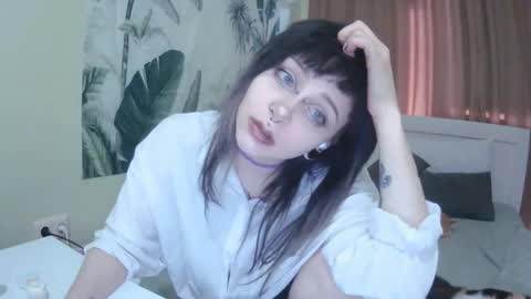 Snapshot of lynncottingham chatting on 09.09.25 Kira online show from 09.09.25