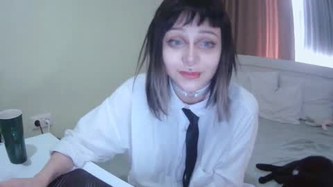 Snapshot of lynncottingham chatting on 09.19.25 Kira online show from 09.19.25