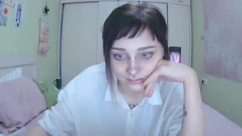 Snapshot of lynncottingham chatting on 10.13.25 Kira online show from 10.13.25