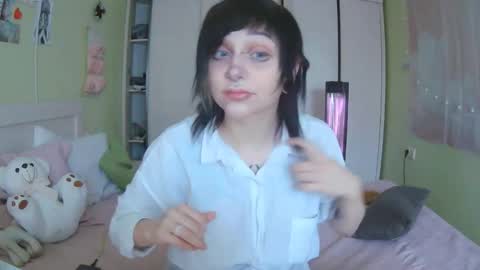 Snapshot of lynncottingham chatting on 10.14.25 Kira online show from 10.14.25