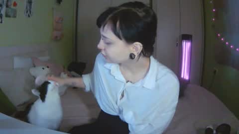 Snapshot of lynncottingham chatting on 10.21.25 Kira online show from 10.21.25