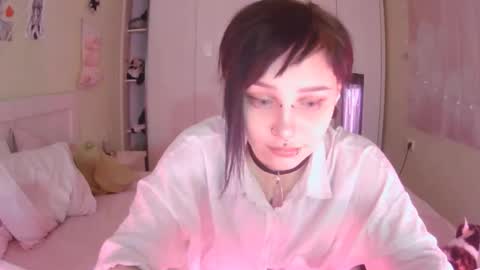 Snapshot of lynncottingham chatting on 10.22.25 Kira online show from 10.22.25