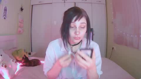 Snapshot of lynncottingham chatting on 10.23.25 Kira online show from 10.23.25