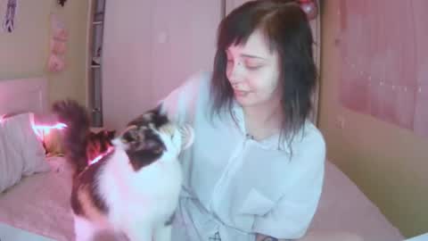 Snapshot of lynncottingham chatting on 10.24.25 Kira online show from 10.24.25