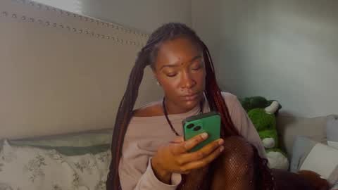 Snapshot of lynneluxuryplay chatting on 12.12.24 IVYGold online show from 12.12.24