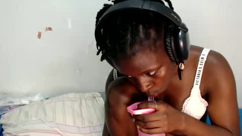 lyenne online show from 10.18.25