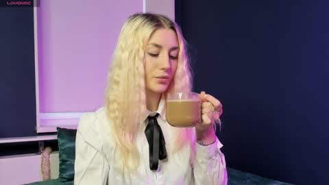 Snapshot of lynngarney chatting on 01.23.25 Lika online show from 01.23.25