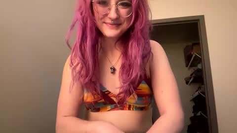 Lynn  online show from 12.21.25