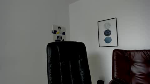 Snapshot of lyonel15 chatting on 05.28.26 Lyonel online show from 05.28.26