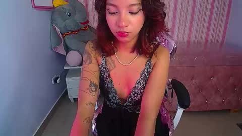 Snapshot of lyynn_ch chatting on 10.08.25 Lyn online show from 10.08.25