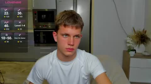 Snapshot of m0neyken_ chatting on 08.06.26 m0neyken_ online show from 08.06.26