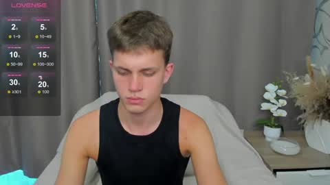 Snapshot of m0neyken_ chatting on 08.10.26 m0neyken_ online show from 08.10.26