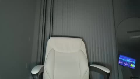 Snapshot of m_d_fl chatting on 02.16.26 MD online show from 02.16.26