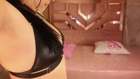 Snapshot of m_eris_s chatting on 02.10.26 Eris online show from 02.10.26