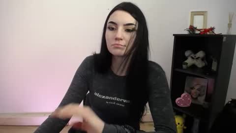 m_i_k_i_ online show from 02.16.26