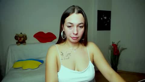 Snapshot of m_vikki chatting on 10.19.25 Vikki online show from 10.19.25