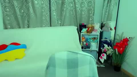 Snapshot of m_vikki chatting on 06.29.26 Vikki online show from 06.29.26