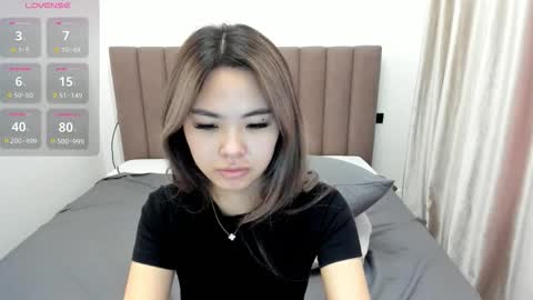 Snapshot of maakimita chatting on 11.28.25 maakimita online show from 11.28.25