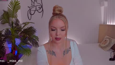 Snapshot of maarym chatting on 02.26.25 Mary online show from 02.26.25