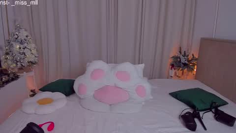 Snapshot of maarym chatting on 12.19.25 Mary online show from 12.19.25