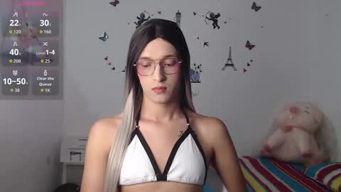 macarena_05_ online show from 09.18.25