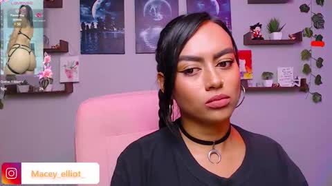 Macey Elliot Modelo Independiente online show from 02.11.25