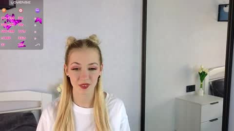 Snapshot of machellehollenback chatting on 04.30.26 Katerina online show from 04.30.26
