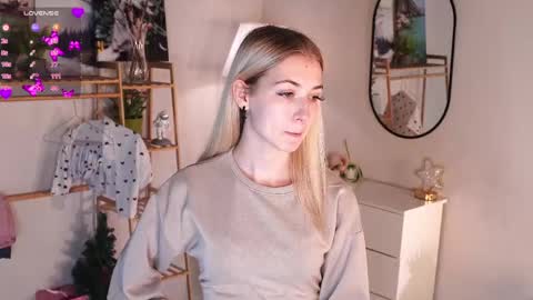 Snapshot of machellehollenback chatting on 05.17.26 Katerina online show from 05.17.26
