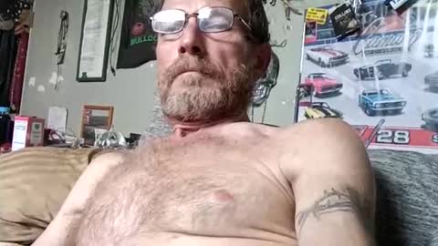 Snapshot of mackdog1369 chatting on 04.22.26 mackdog1369 online show from 04.22.26