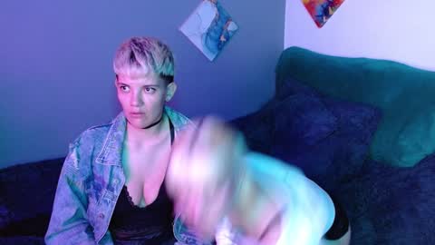 Snapshot of mackenziemoon chatting on 12.27.24 Noah Askew online show from 12.27.24