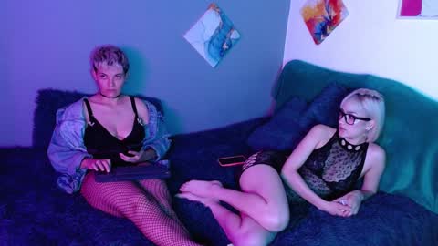 Snapshot of mackenziemoon chatting on 01.12.25 Noah Askew online show from 01.12.25